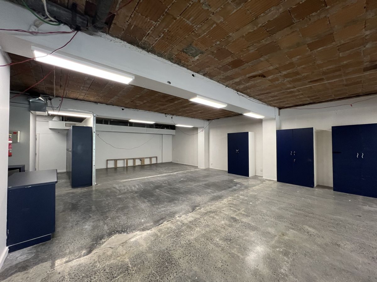 Ground floor, open plan & concrete floors! – pohled 3
