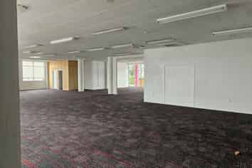 288M² RETAIL OR OFFICE ON HALL
