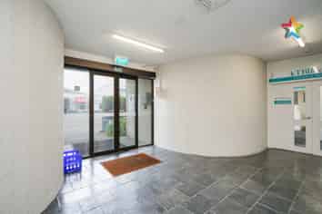 MODERN & PRIVATE OFFICE SUITE + Parking