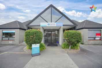 MODERN & PRIVATE OFFICE SUITE + Parking