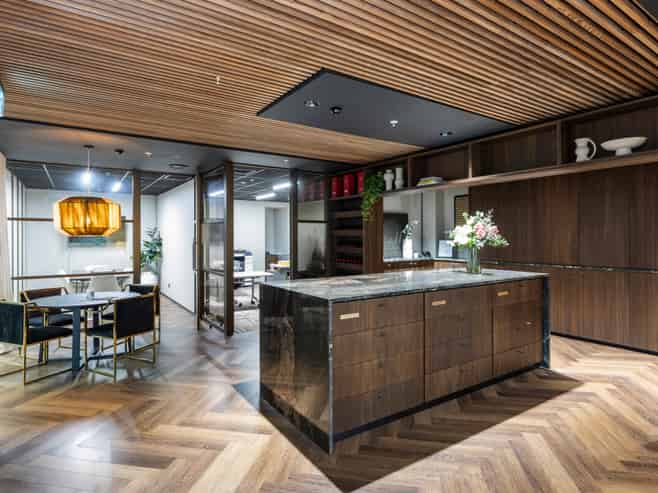 Immaculate First Floor Office – Merivale Mall