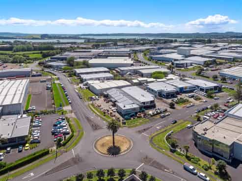CBRE | Airport Oaks Corner Site 400sqm WH + Yard