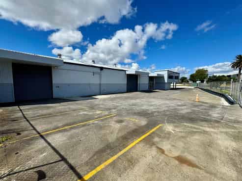 CBRE | Airport Oaks Corner Site 400sqm WH + Yard