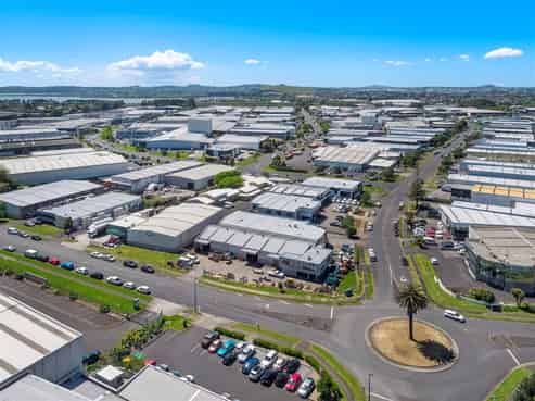 CBRE | Airport Oaks Corner Site 400sqm WH + Yard