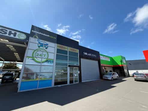 High Profile Warehouse with Showroom & Offices 