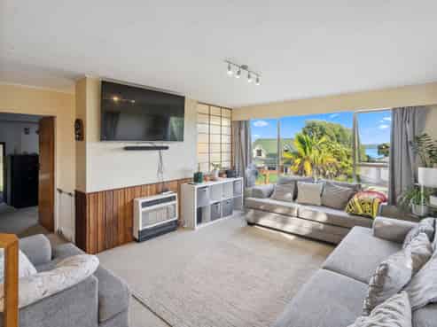 114 Gloaming Hill, Titahi Bay