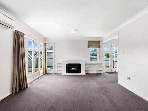 1011 Duke Street, Mahora