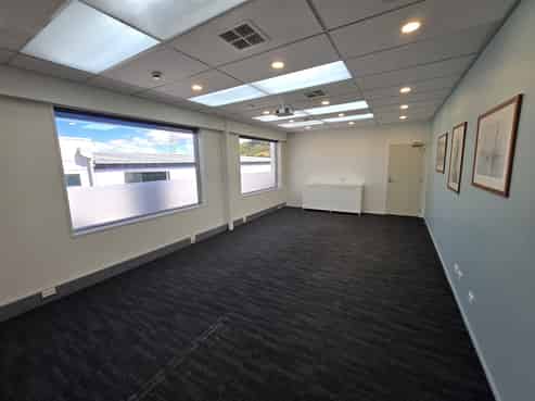 Versatile Vestey Drive Office