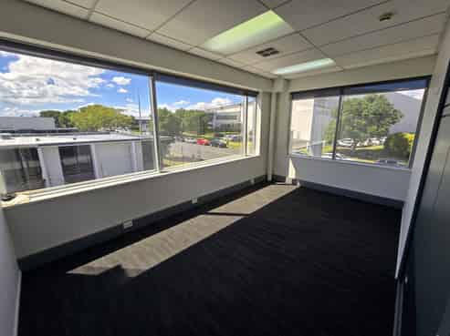 Versatile Vestey Drive Office
