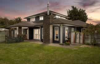 2 Dixon Street, Carterton