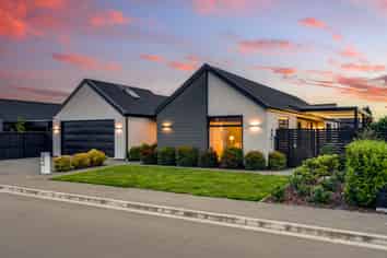 22 Kirkland Crescent, Harewood