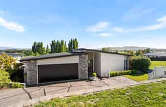 8 Oxford Street, Waikari