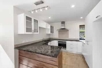 8 Oxford Street, Waikari