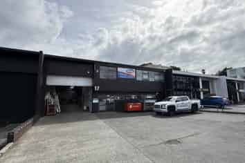 OFFICE / WAREHOUSE OR SHOWROOM
