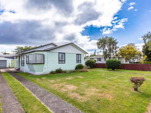 131 Te Rangitautahanga Road, Turangi