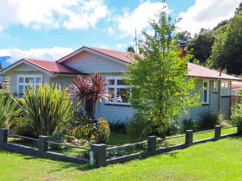 4 Broadway, Reefton