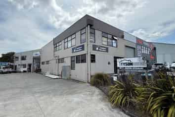 TIDY TAYLORS ROAD WAREHOUSE / OFFICE
