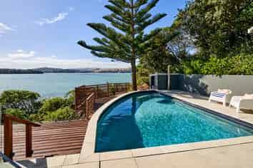 300B Paremata Road, Whitby