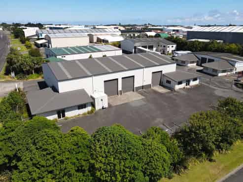 Nice Tidy Warehouse & Yard