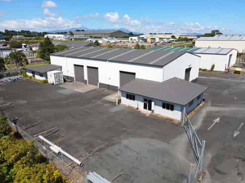 Nice Tidy Warehouse & Yard