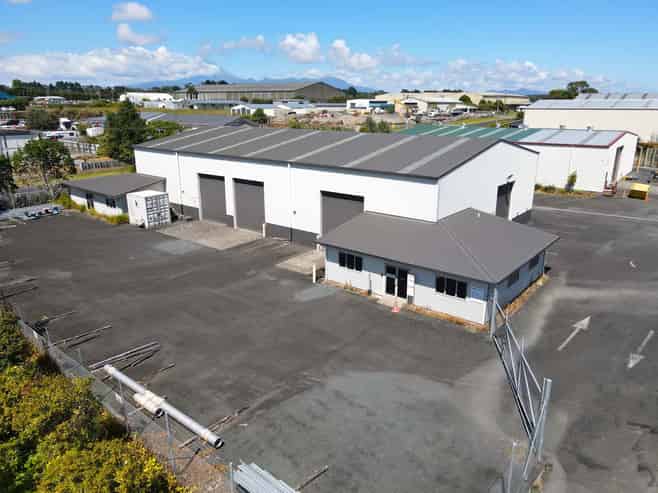 Nice Tidy Warehouse & Yard