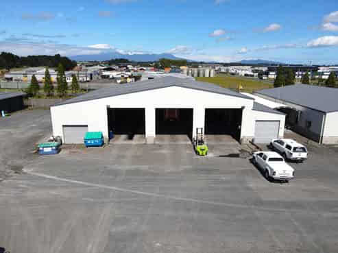 Triple Bay Workshop with Massive Yard!