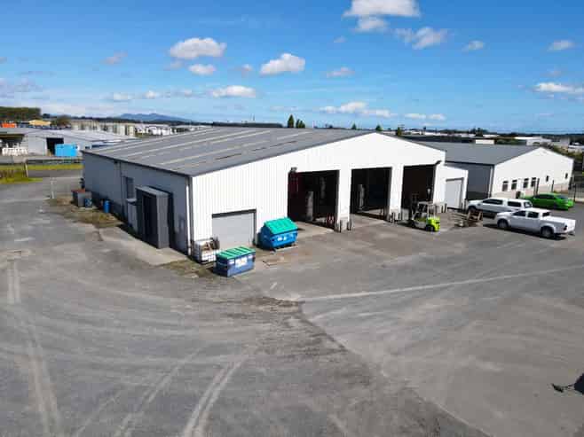 Triple Bay Workshop with Massive Yard!