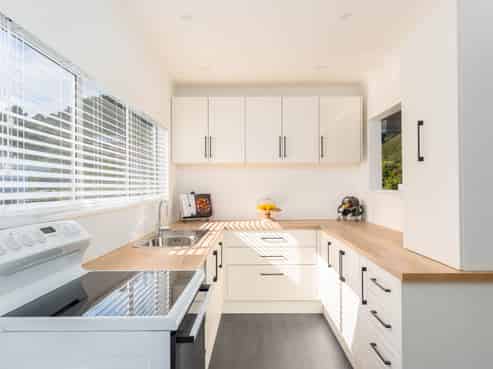 73B Airlie Road, Plimmerton