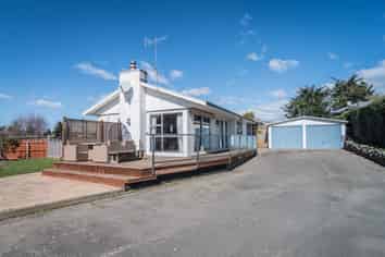 52 Balmoral Street, Marchwiel