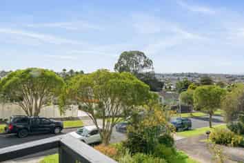 3 and 4/27 Caulton Street, Saint Johns