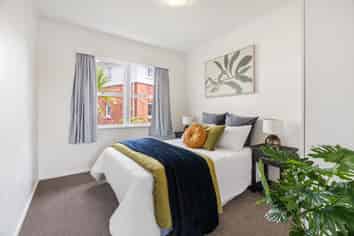 3 and 4/27 Caulton Street, Saint Johns