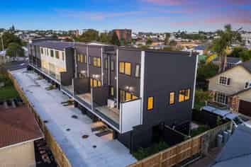Unit 2 - 3/130 Rosebank Road, Avondale