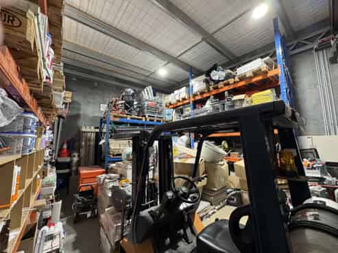 Modern Industrial Unit in Prime Glenda Dr Location