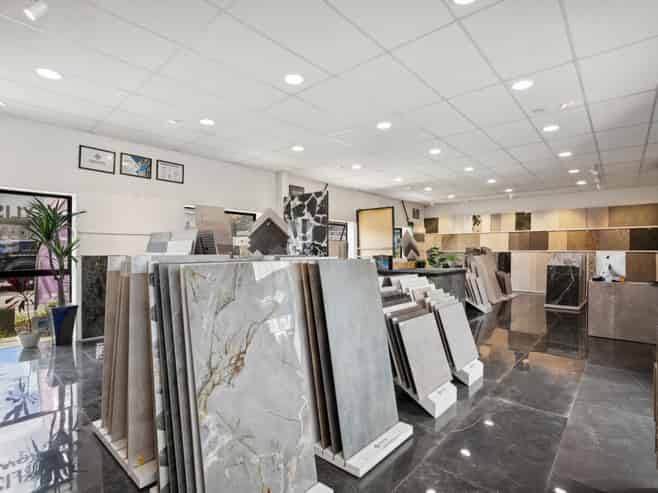 Modern Industrial Unit in Prime Glenda Dr Location