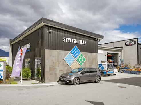 Modern Industrial Unit in Prime Glenda Dr Location
