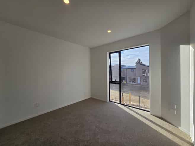 2 Bedroom/88 Holly Road, Saint Albans