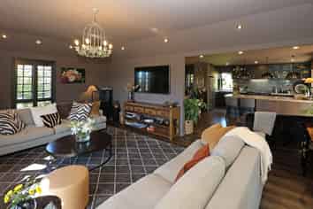 25 Grove Avenue, Weston