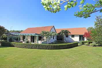 25 Grove Avenue, Weston