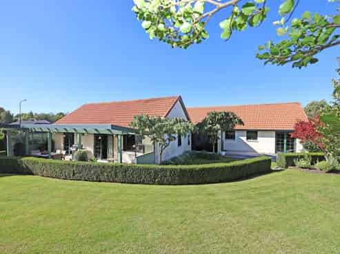 25 Grove Avenue, Weston