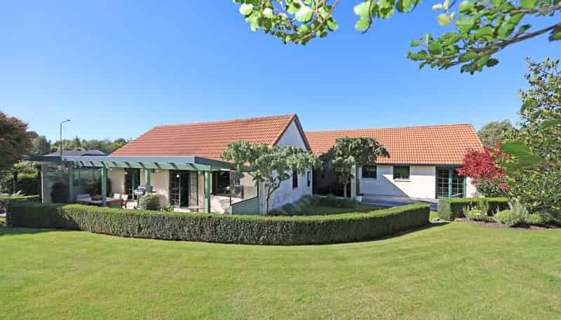 25 Grove Avenue, Weston