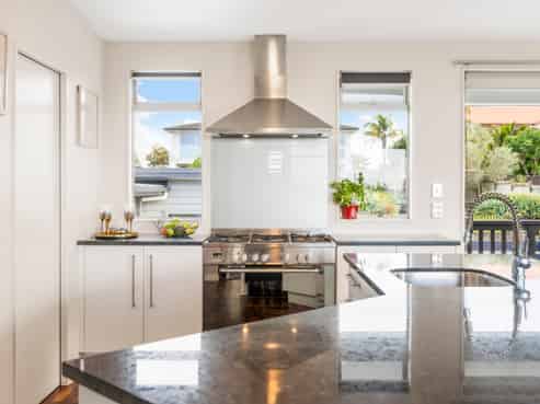 6 Intrepid Crescent, Beachlands