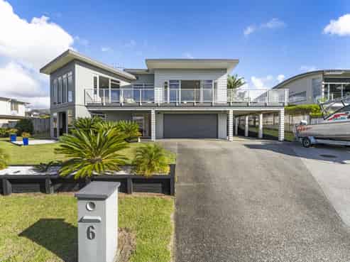 6 Intrepid Crescent, Beachlands