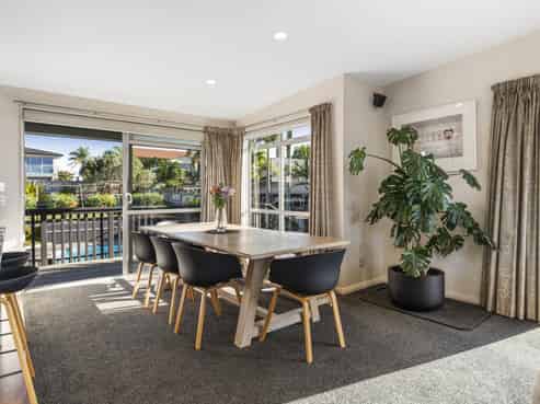 6 Intrepid Crescent, Beachlands