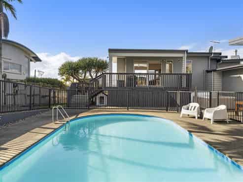 6 Intrepid Crescent, Beachlands