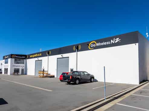 North facing warehouse & office- vacant possession 
