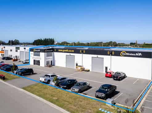 North facing warehouse & office- vacant possession 