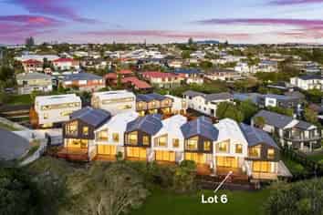 6/98-100 Walker Road, Point Chevalier