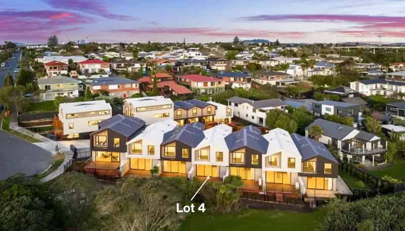 4/98-100 Walker Road, Point Chevalier