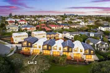 2/98-100 Walker Road, Point Chevalier