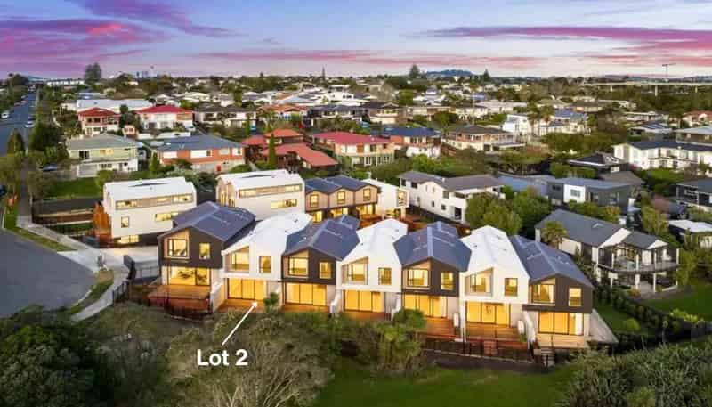 2/98-100 Walker Road, Point Chevalier